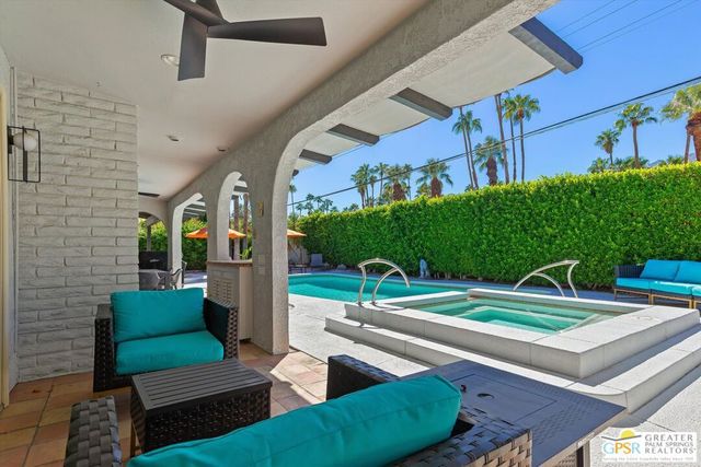 1955 S Yucca Place, Palm Springs, CA 92264