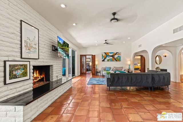 1955 S Yucca Place, Palm Springs, CA 92264