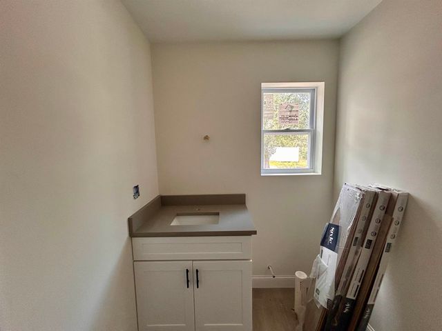 92 Long Shores Drive, Barrington, NH 03825