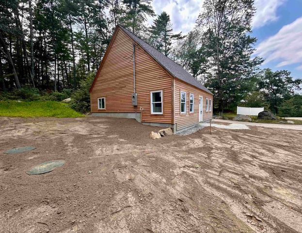 92 Long Shores Drive, Barrington, NH 03825