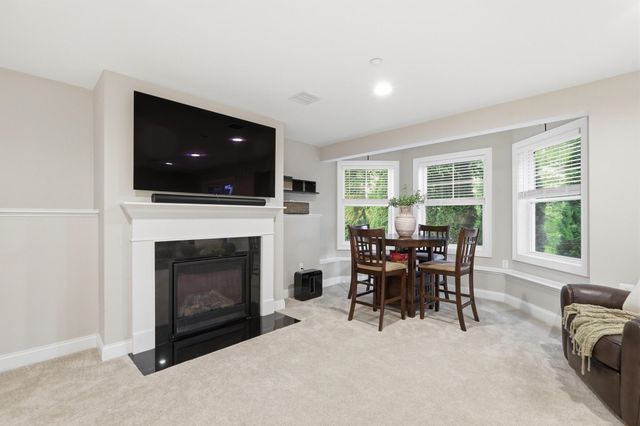 8 Manor Drive A, Hooksett, NH 03106