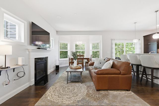 8 Manor Drive A, Hooksett, NH 03106
