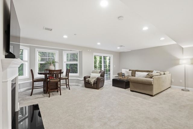 8 Manor Drive A, Hooksett, NH 03106