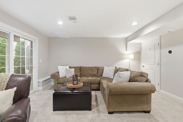 8 Manor Drive A, Hooksett, NH 03106