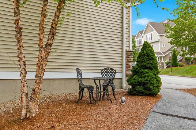 8 Manor Drive A, Hooksett, NH 03106