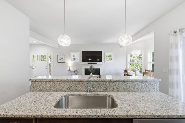 8 Manor Drive A, Hooksett, NH 03106