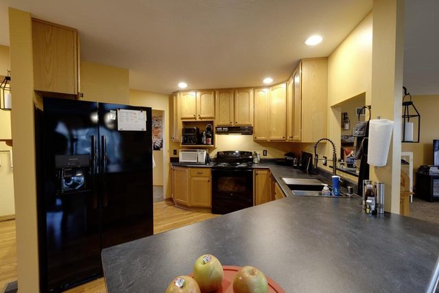 1180 Bloomingfi Bloomingfield Drive, Whitewater, WI 53190