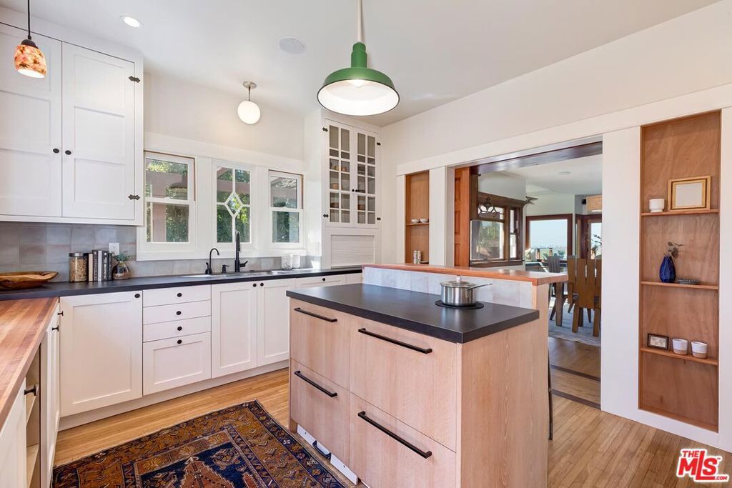 Image 22 of property listing at 1815 Park Drive, Los Angeles, CA 90026