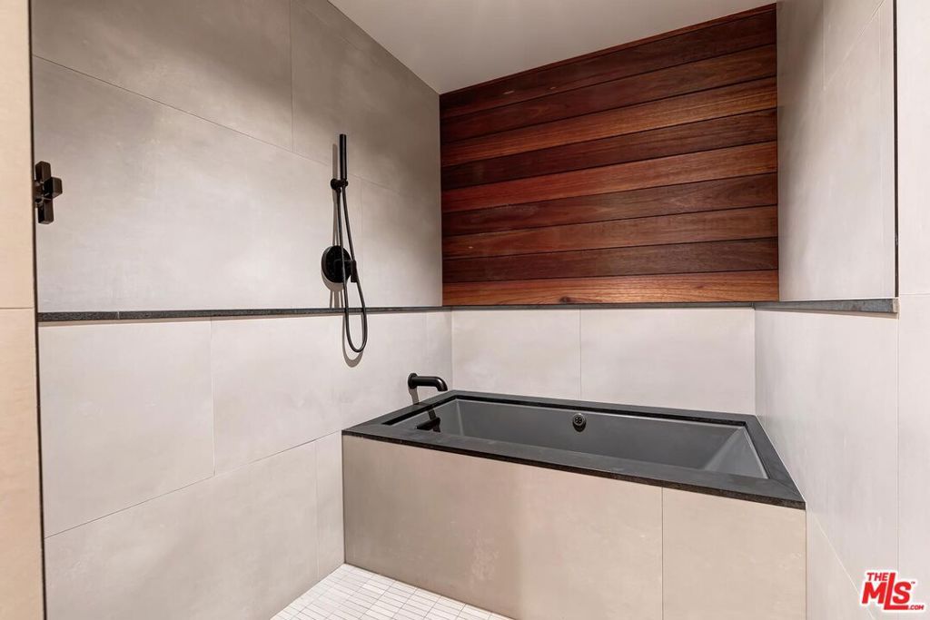 Image 34 of property listing at 1815 Park Drive, Los Angeles, CA 90026