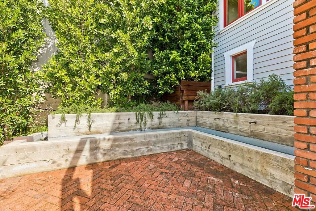 Image 44 of property listing at 1815 Park Drive, Los Angeles, CA 90026