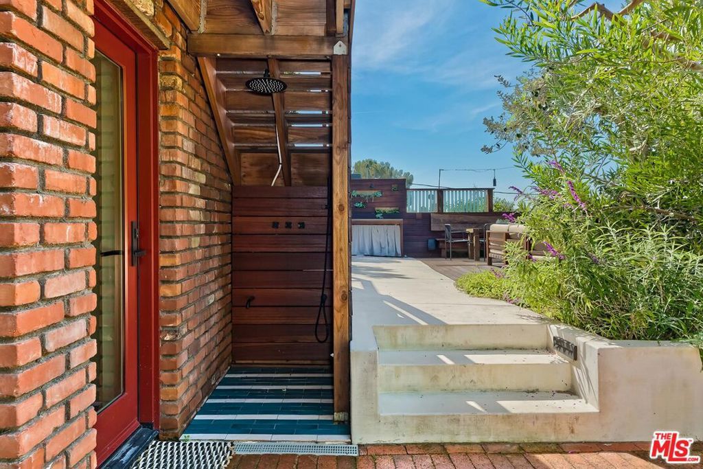 Image 45 of property listing at 1815 Park Drive, Los Angeles, CA 90026