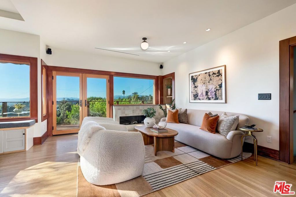 Image 5 of property listing at 1815 Park Drive, Los Angeles, CA 90026