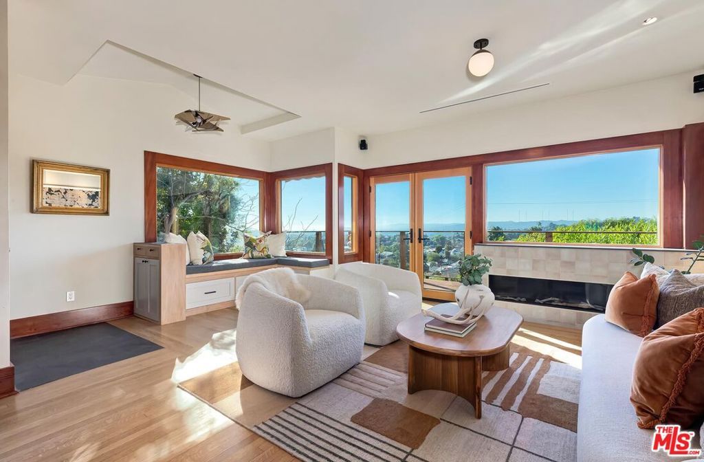 Image 7 of property listing at 1815 Park Drive, Los Angeles, CA 90026