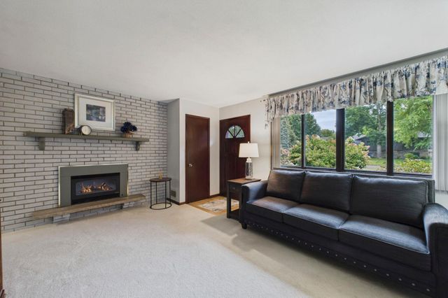 6720 W 175th Avenue, Eden Prairie, MN 55346