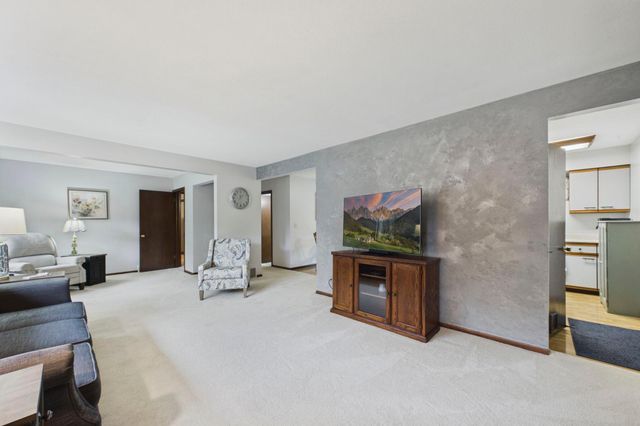 6720 W 175th Avenue, Eden Prairie, MN 55346
