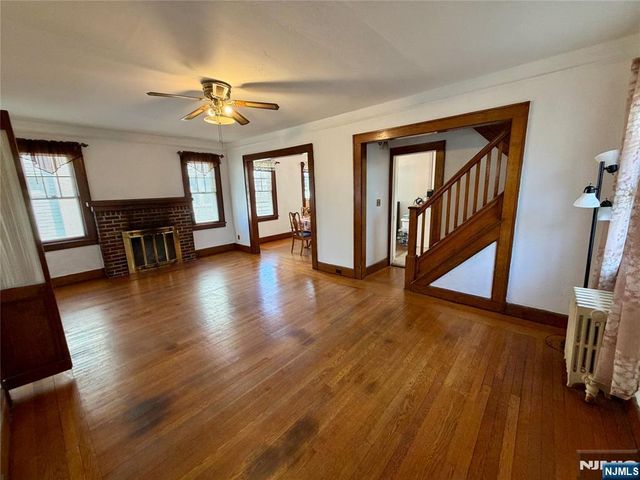 27 Roosevelt Avenue, Dumont, NJ 07628