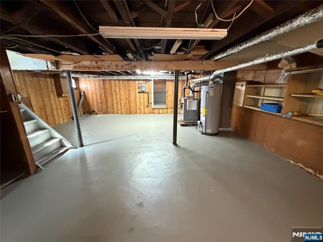27 Roosevelt Avenue, Dumont, NJ 07628