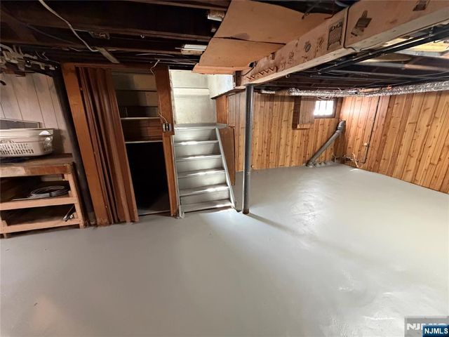 27 Roosevelt Avenue, Dumont, NJ 07628