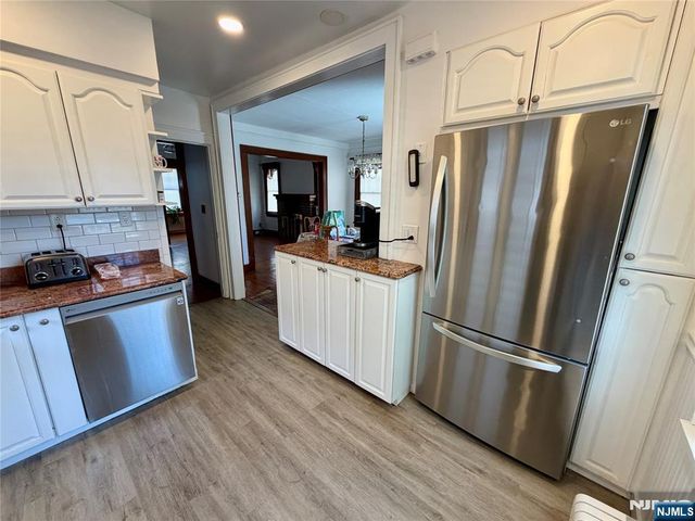 27 Roosevelt Avenue, Dumont, NJ 07628