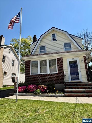 27 Roosevelt Avenue, Dumont, NJ 07628