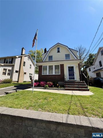 27 Roosevelt Avenue, Dumont, NJ 07628