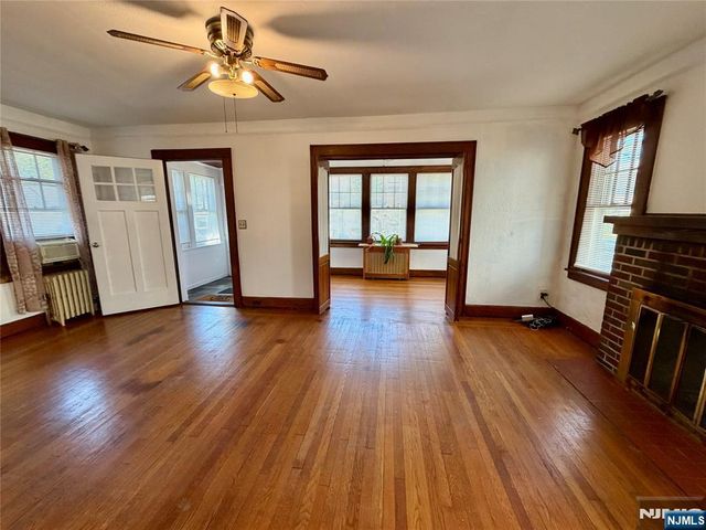 27 Roosevelt Avenue, Dumont, NJ 07628