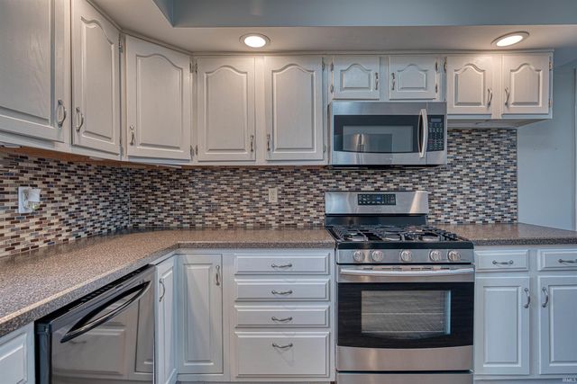 345 WILSON Square, Evansville, IN 47715