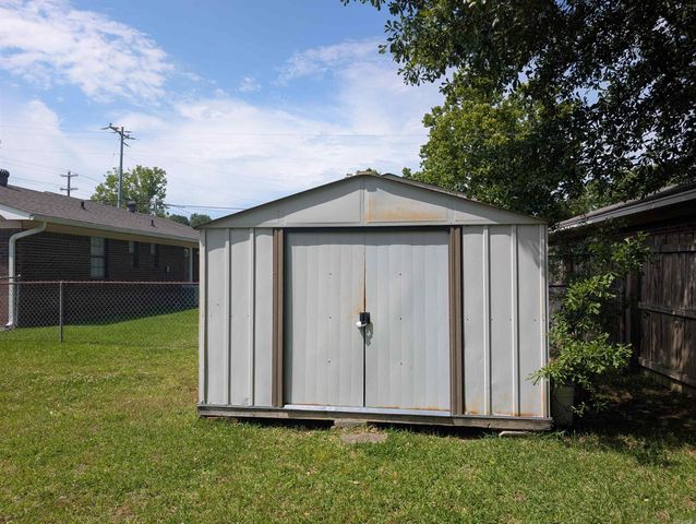 680 E German Lane, Conway, AR 72032