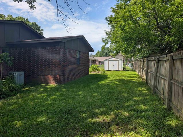 680 E German Lane, Conway, AR 72032