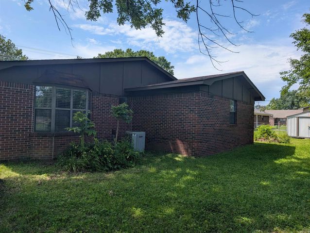 680 E German Lane, Conway, AR 72032