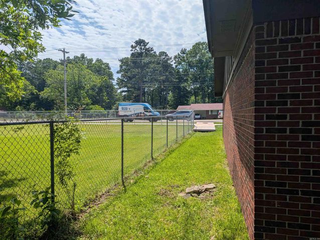 680 E German Lane, Conway, AR 72032