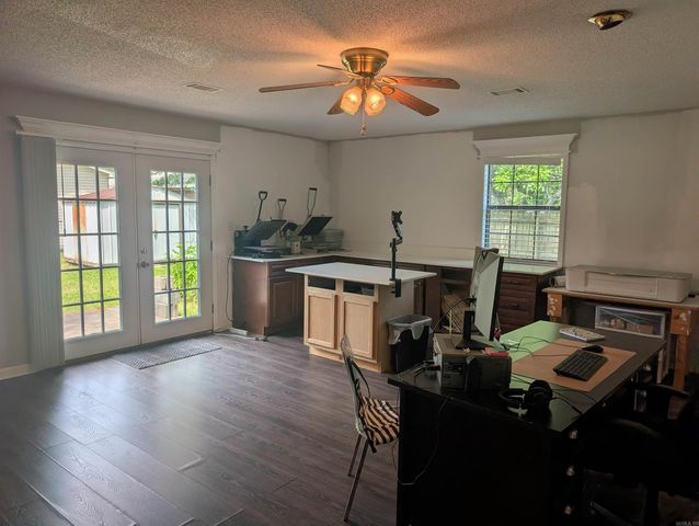 680 E German Lane, Conway, AR 72032