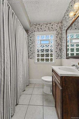 20620 Westhampton Avenue, Southfield, MI 48075