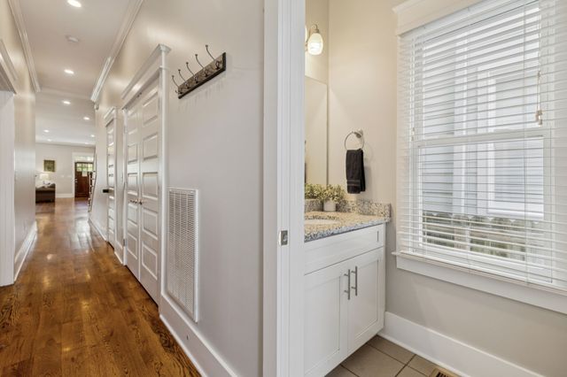 1413B Meridian St, Nashville, TN 37207