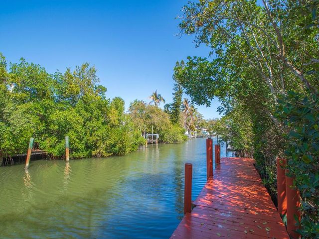 527 E Causeway Boulevard, Vero Beach, FL 32963