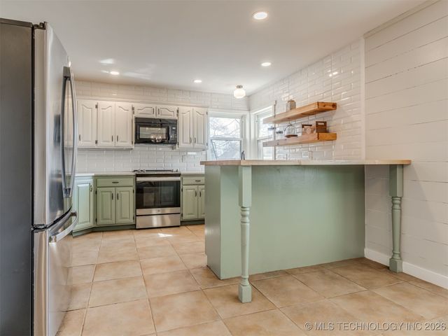 14744 E 74th Street North, Owasso, OK 74055