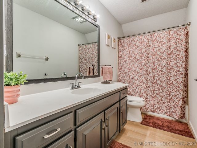 14744 E 74th Street North, Owasso, OK 74055