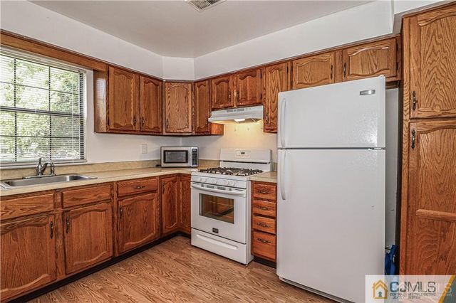 1904 Timber Oaks Road, Edison, NJ 08820