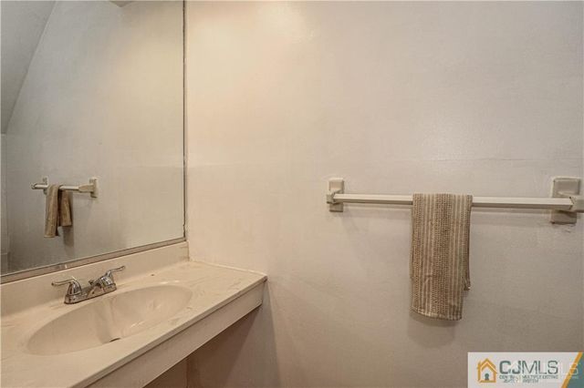 1904 Timber Oaks Road, Edison, NJ 08820