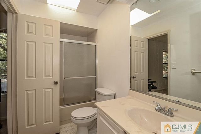 1904 Timber Oaks Road, Edison, NJ 08820
