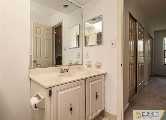 1904 Timber Oaks Road, Edison, NJ 08820