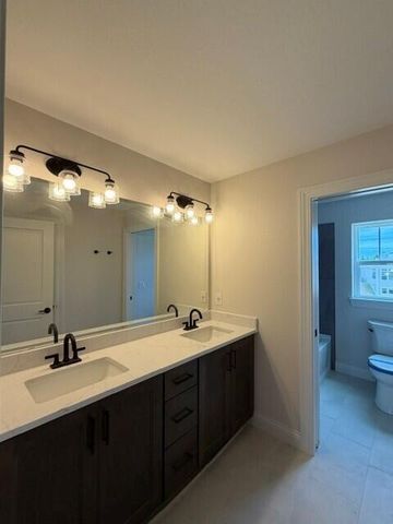 490 Talbots Woods DRIVE, Dousman, WI 53118