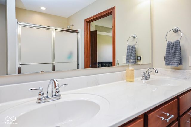 4893 W Harrisburg Court, New Palestine, IN 46163