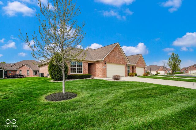 4893 W Harrisburg Court, New Palestine, IN 46163
