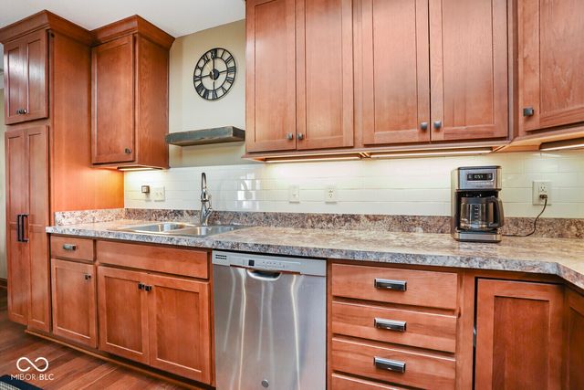4893 W Harrisburg Court, New Palestine, IN 46163