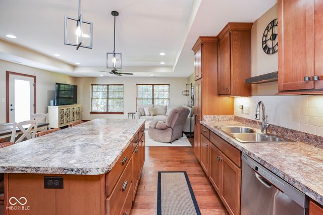 4893 W Harrisburg Court, New Palestine, IN 46163