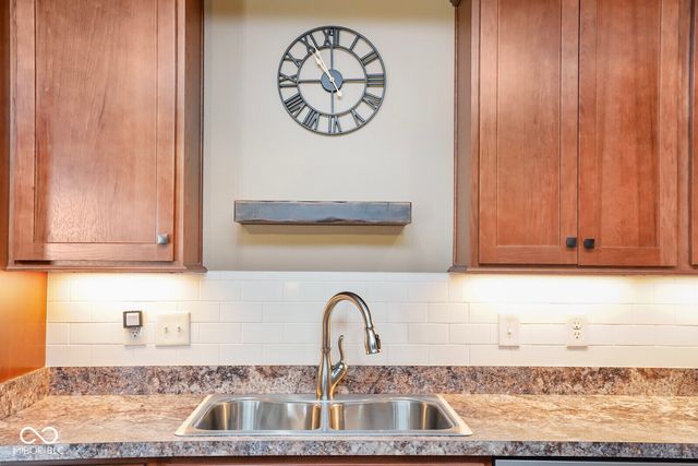 4893 W Harrisburg Court, New Palestine, IN 46163