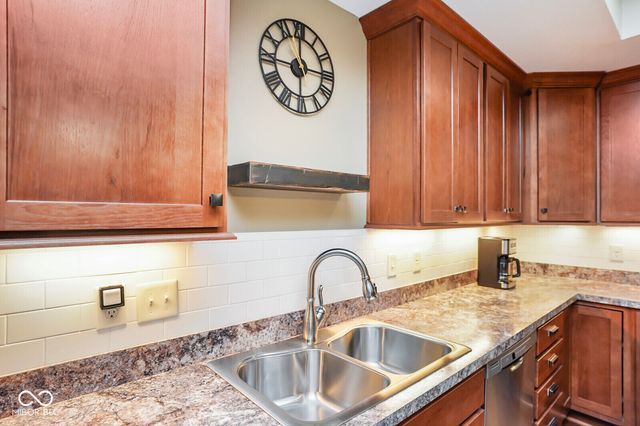4893 W Harrisburg Court, New Palestine, IN 46163