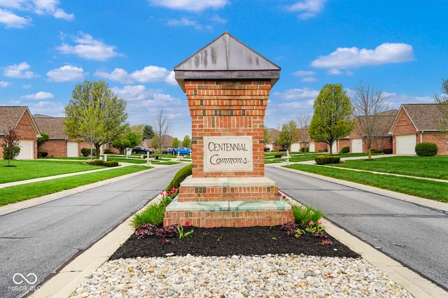 4893 W Harrisburg Court, New Palestine, IN 46163