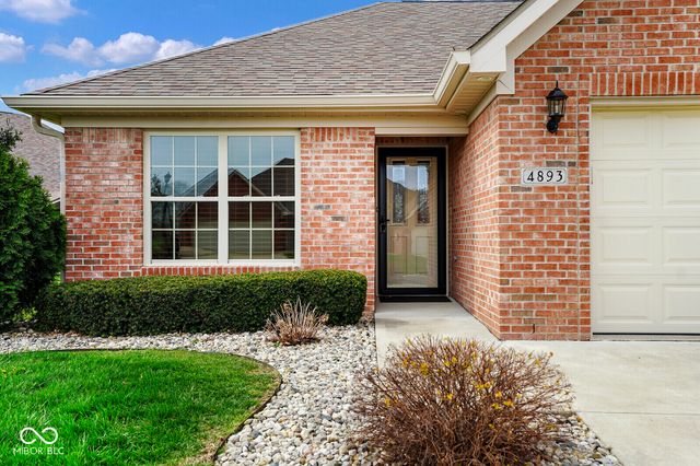 4893 W Harrisburg Court, New Palestine, IN 46163